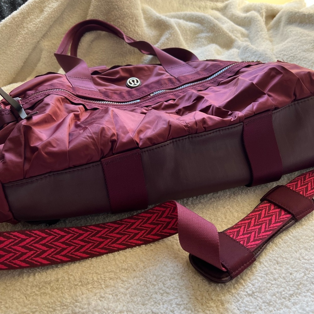 Lululemon Gym To Win Duffel - Picture 9 of 15